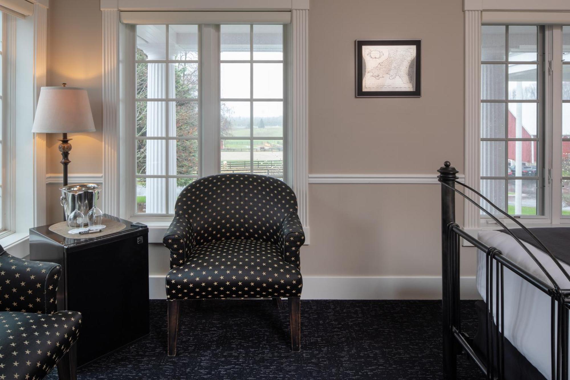 Inn At Black Star Farms Suttons Bay Room photo