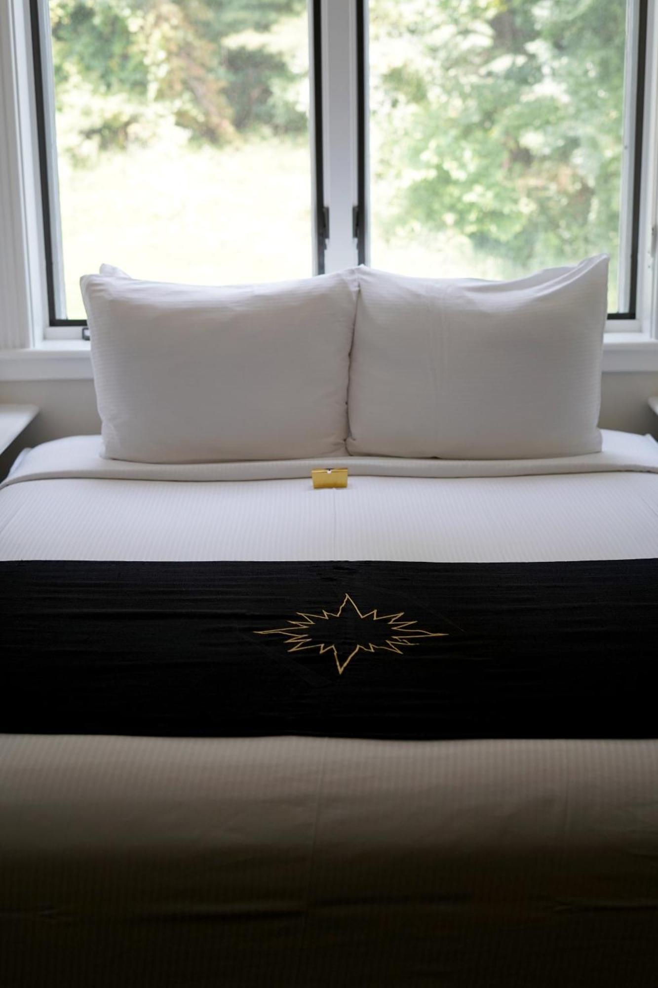 Inn At Black Star Farms Suttons Bay Room photo
